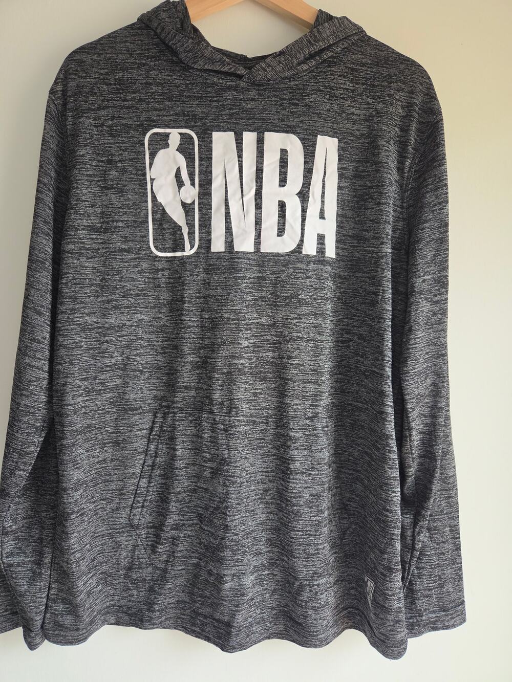 NBA Men’s Large Gray Black Lightweight Performance Hoodie